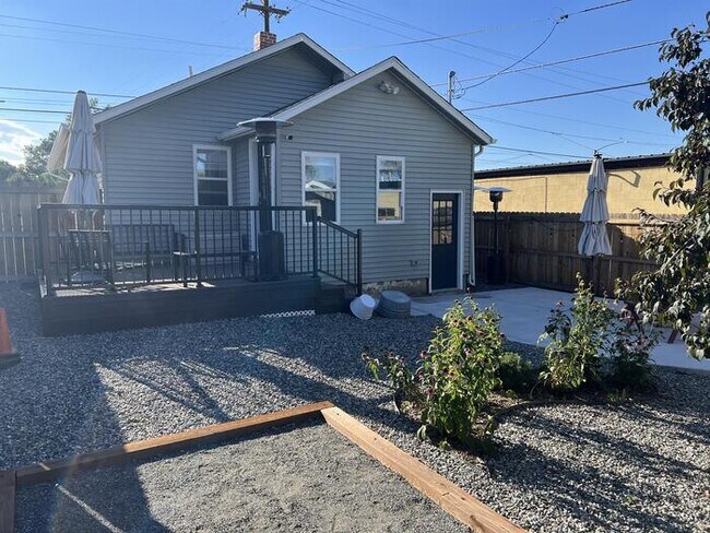 Building Photo - 390 S Garrison St