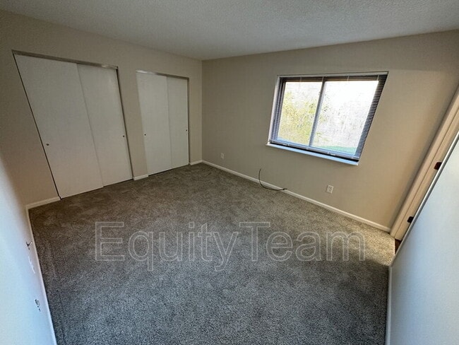 Building Photo - 3920 Mack Rd