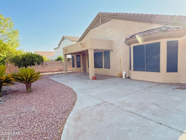 Building Photo - 2729 S Sorrelle