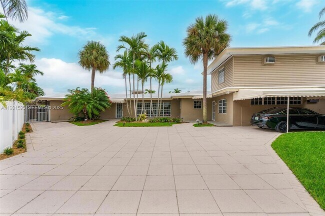 Building Photo - 2130 NE 15th St