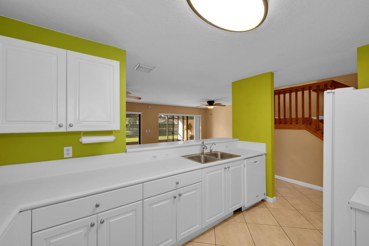 Building Photo - 9620 Alcazar Ln