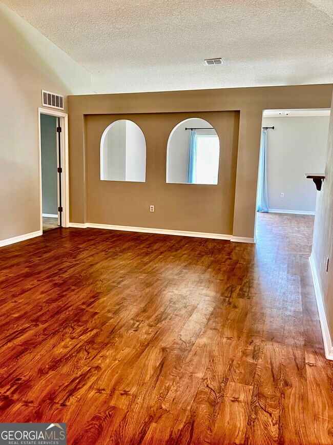 Building Photo - 230 Pine Bluff Dr