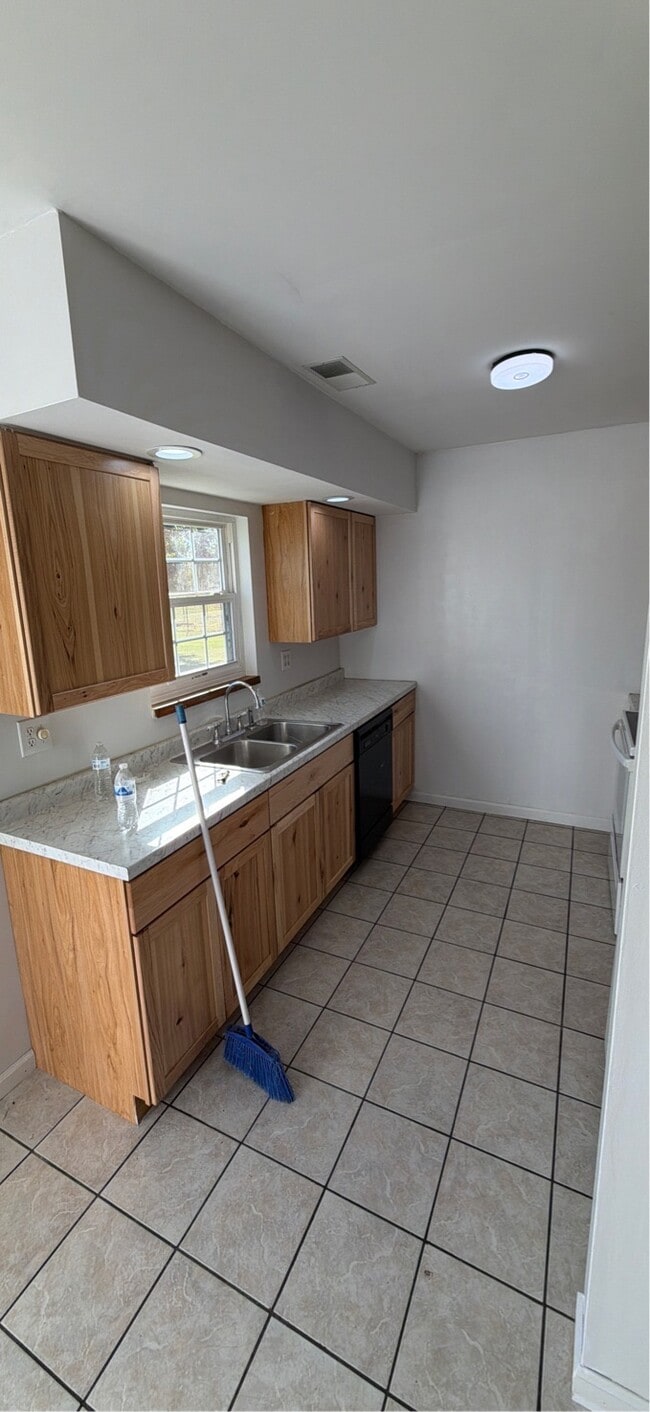 Building Photo - 11824 E Cypress Dr