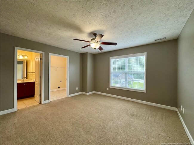 Building Photo - 250 Bayleaf Dr