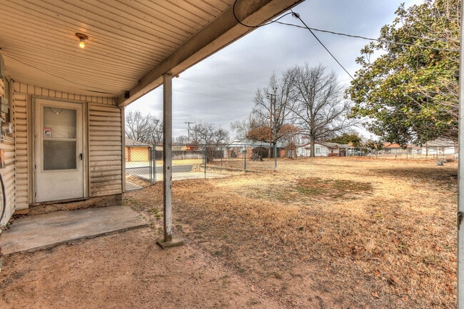 Building Photo - Welcome to the Bethany 2 Bedroom, a charmi...