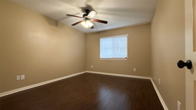 Building Photo - 3500 Tangle Brush Dr