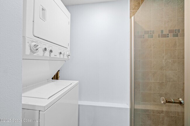 Building Photo - 8753 Live Oak Ct
