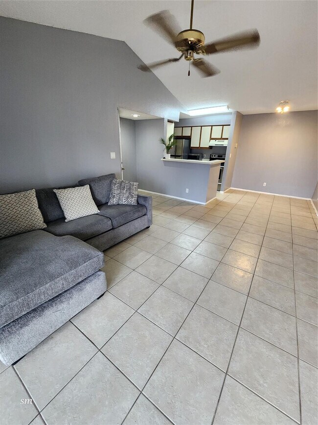 Building Photo - 2866 S University Dr