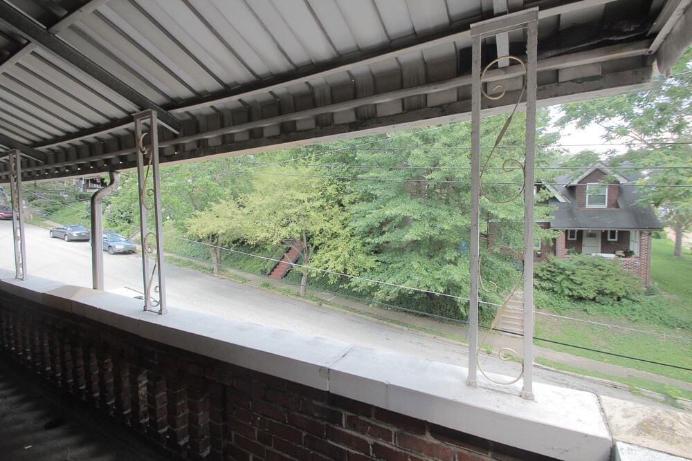 Building Photo - 8003 St Lawrence Ave