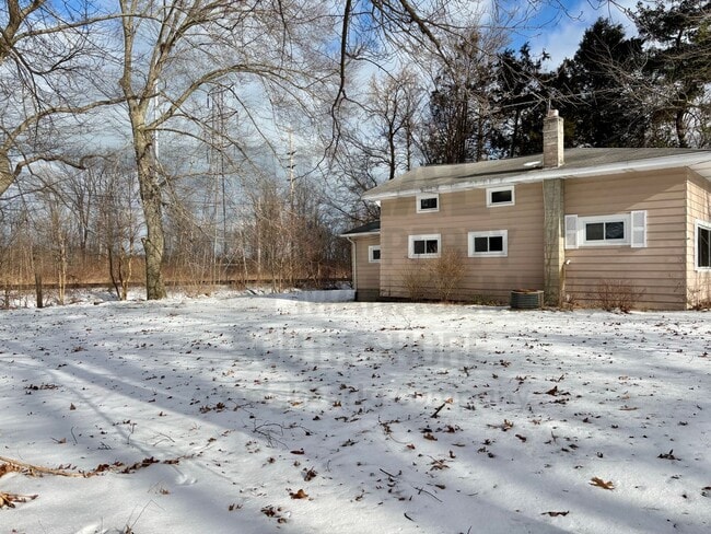 Building Photo - Remodeled 2bed/1bath: Where Charm Meets Chic