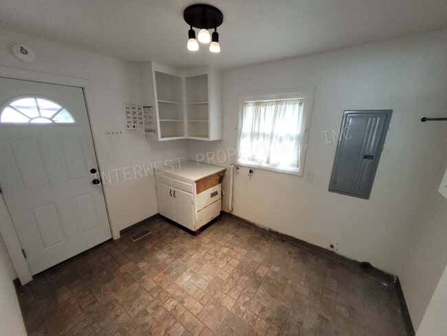 Building Photo - Beautiful 3 bdrm Home w/ a remodeled kitchen, stainless appliances, deck, yard and more!!!