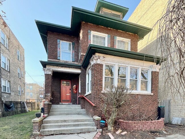 Primary Photo - 7626 N Greenview Ave