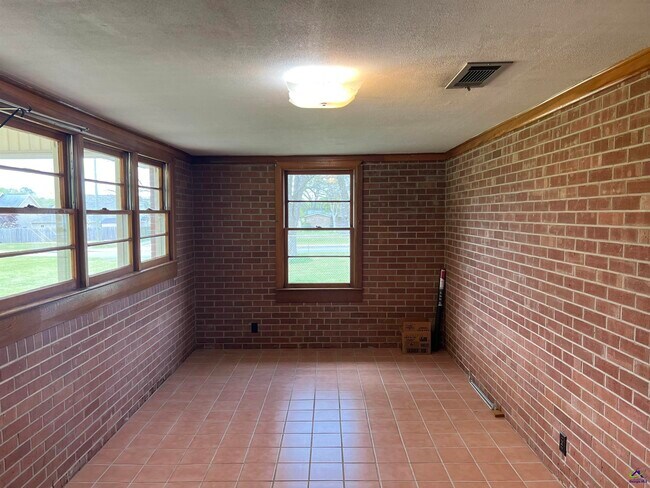 Building Photo - 482 Lake Joy Rd