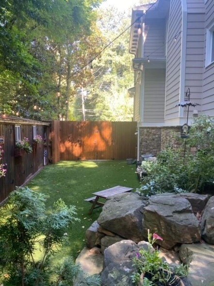 Building Photo - 1891 Ardmore Rd NW