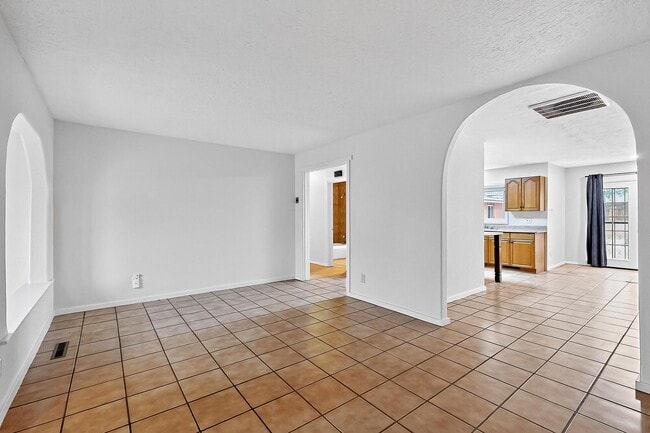 Building Photo - 4109 Comanche Rd NE