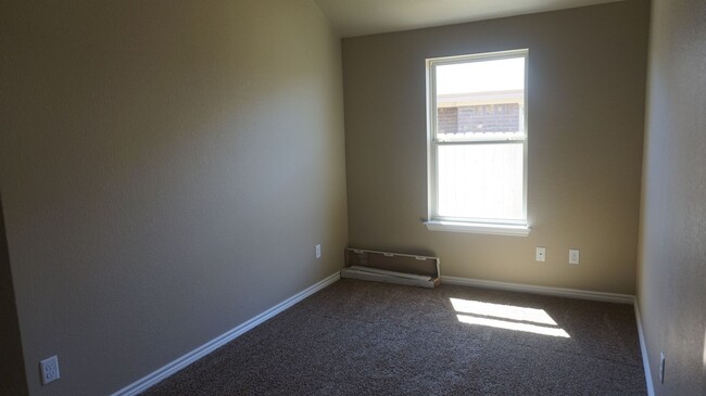 Building Photo - 506 Sladecek Dr