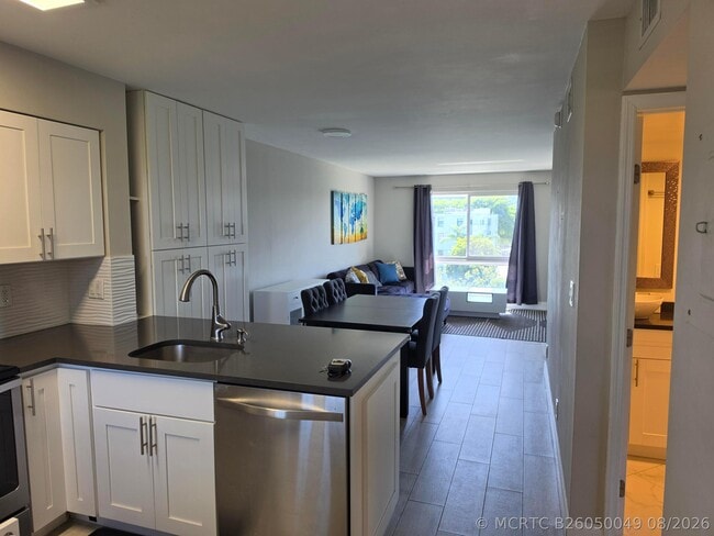 Building Photo - 2106 S Cypress Bend Dr