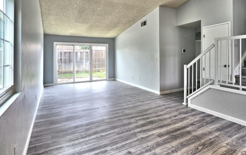 Building Photo - 3120 Hemlock St