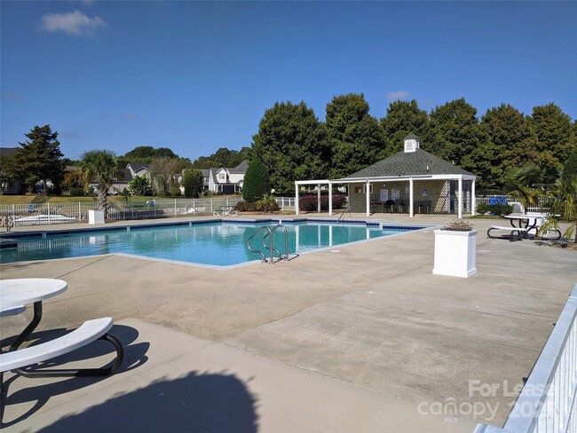 Building Photo - 187 Chandeleur Dr