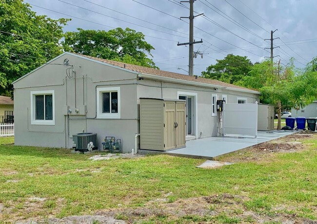 Building Photo - 1204 N 24th Ave