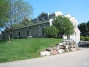 Building Photo - Great Arboretum location - lofted units - ...