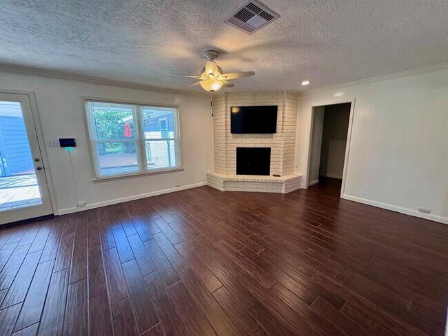Building Photo - 523 Misty Lake Dr
