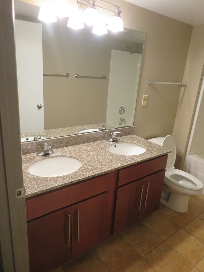 Building Photo - Lake Plaza Condominiums 3BD/2BA FALL 2025 ...