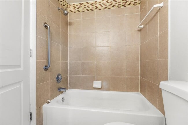 Building Photo - 1S239 Stratford Ln