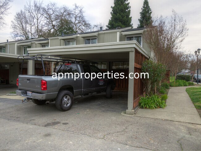 Building Photo - Wonderful 3 Bedroom, 2.5 bath, Updated Townhouse, in Danville!