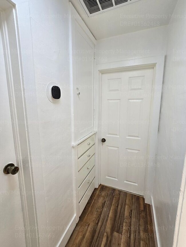 Building Photo - Remodeled 3 bedroom/ 1 bathroom