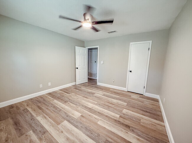 Building Photo - 9871 Guidy Ln