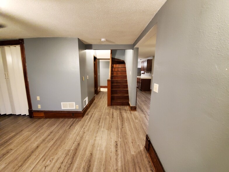 Building Photo - 104 NW 2nd St