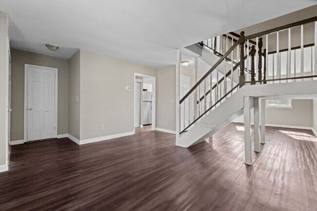 Building Photo - 1301 Neelys Bend Rd