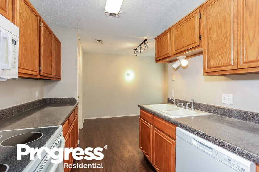 Building Photo - 10241 Maria Dr