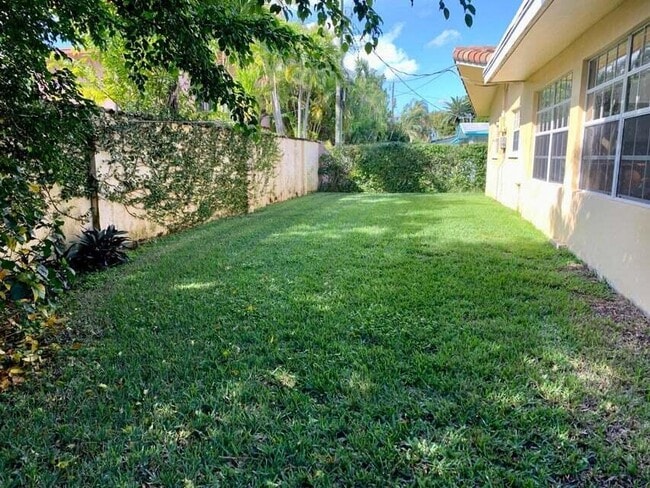 Building Photo - 3230 Aqua Vista Dr