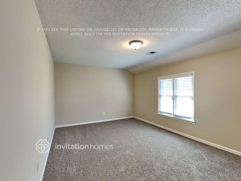 Building Photo - 373 Golfcrest Dr SE