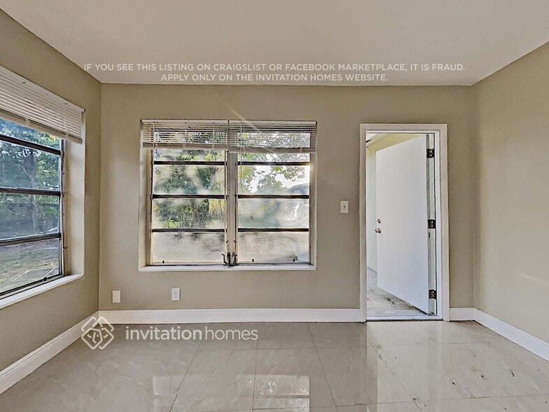 Building Photo - 5560 SW 7th Ct