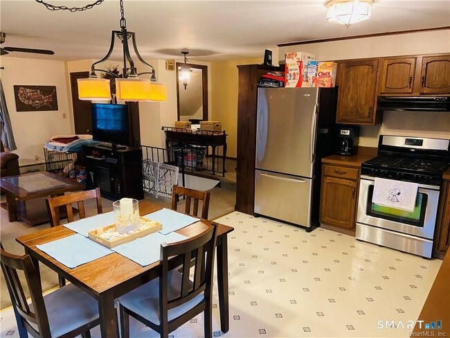 Building Photo - 123 Woods End Rd