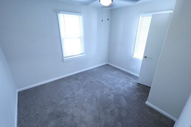 Building Photo - 894 Sutherland Ave