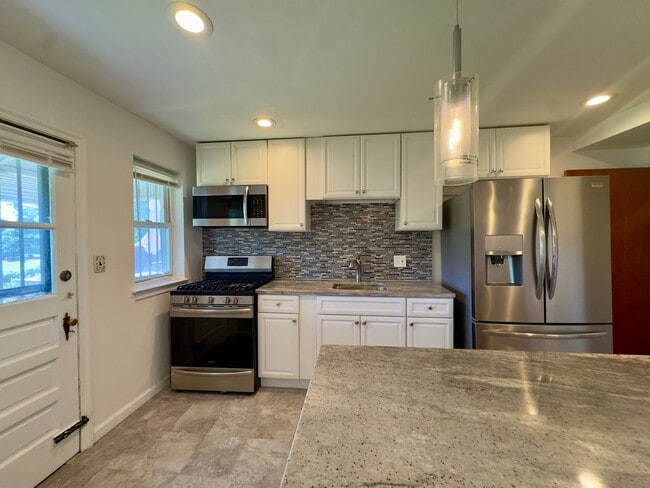 Building Photo - Charming 3 Bedroom/2 Bathroom Townhome in Loch Raven, MD!