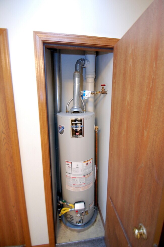 Building Photo - 132 Watertower Ct