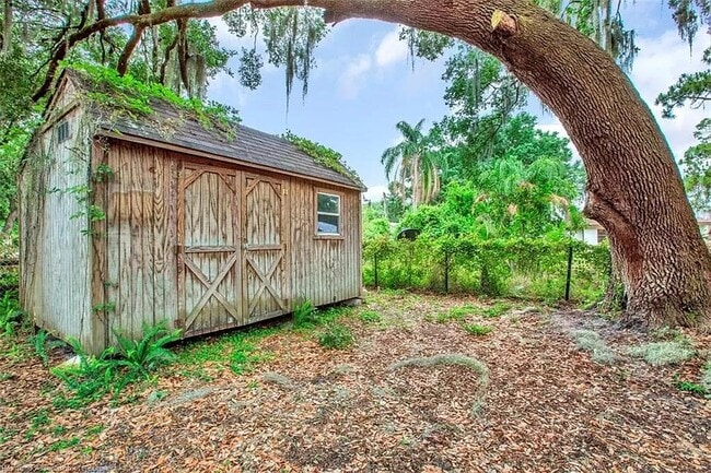 shed - 1606 Churchill St