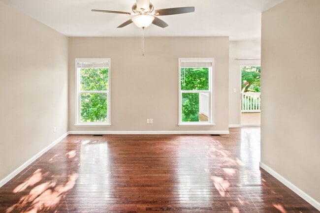 Building Photo - 404 Willott Square Dr