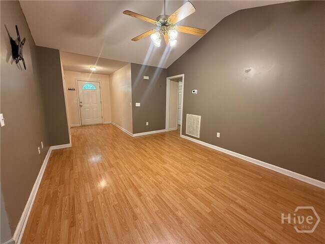 Building Photo - 211 Woodbury Ln