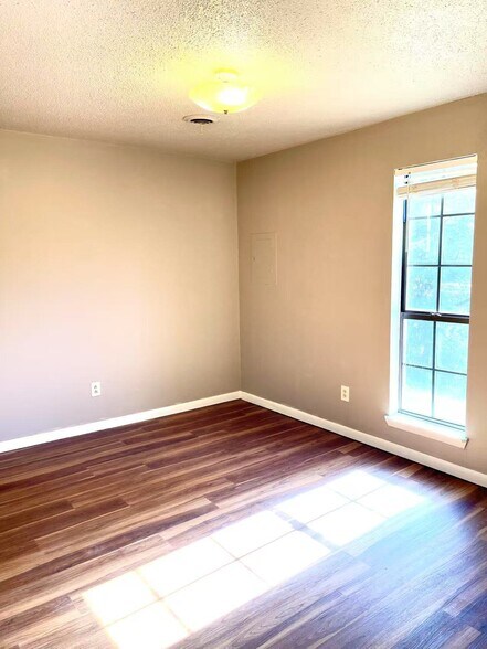 Building Photo - 1723 Todd Dr