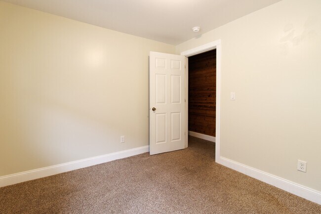 Building Photo - 1338 N Olney St