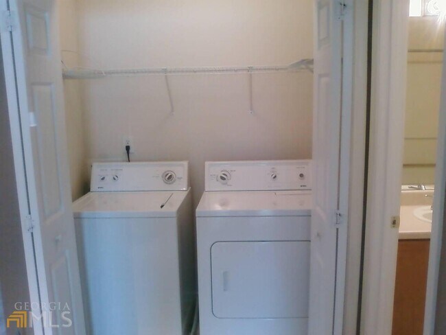 Building Photo - 7682 Creekside Ln