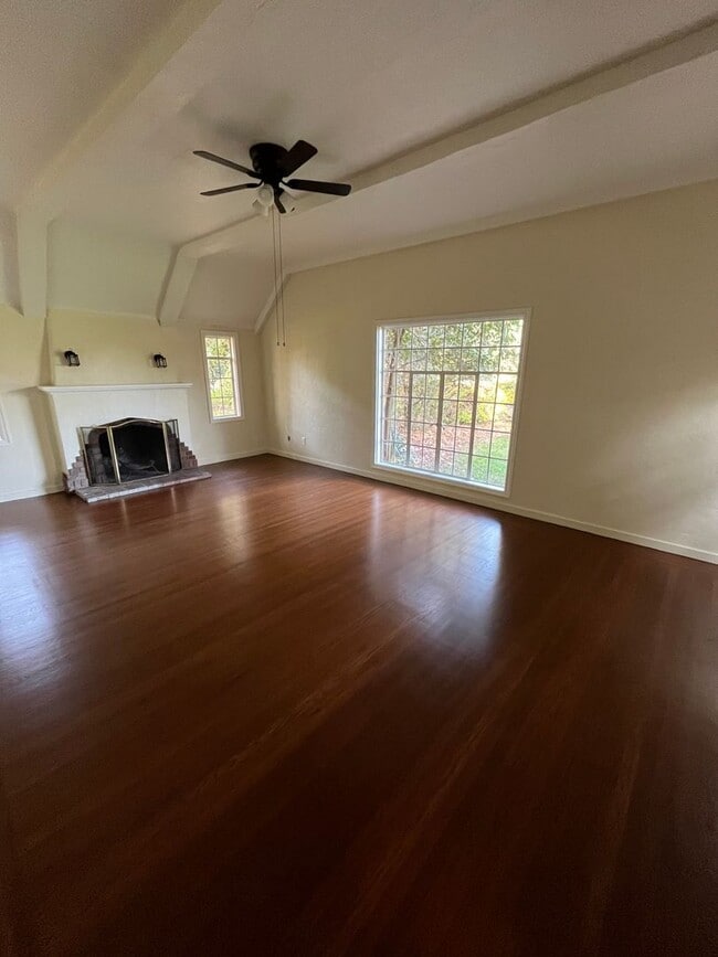 Building Photo - Charming 3 Bedroom 1.5 Bath Rural Tudor Revival Home