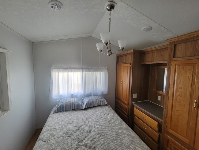 Building Photo - 21 Strollers Ln
