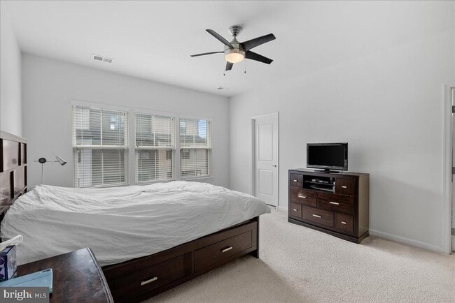 Building Photo - 43387 Charitable St